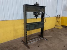 75 Ton, Dake #75H, H-frame shop press, 4.5" stroke, 44" between housing, 7" screw adj., hand pump