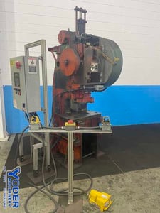 32 Ton, Minster #70-3, OBI press, 2-1/2" stroke, 9-1/2" Shut Height, air clutch & brake, 2 HP, #74497