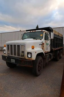International #2554, 6x4 dump truck, diesel engine, automatic transmission, 14' dump bed, 1995