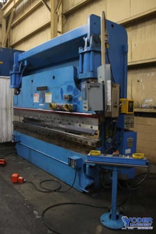 175 Ton, Cincinnati #175x10CBII, hydraulic brake, 12' overall, 126" between housing, 10" stroke, 30 HP, 1982