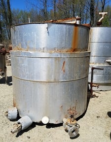 1000 gallon Stainless Steel Tank w/ Jacket, has bridge to mount mixer, Internal baffles, 5' 6" diameter x 6'