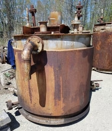 350 gallon Stainless Steel Tank w/ Jacket, 4' diameter x 4' T/T, has bridge to mount mixer. Internal baffles