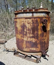 550 gallon Stainless Steel Steel Tank w/ Jacket, approx 4' 6" diameter x 5' T/T, has agitator shaft (no