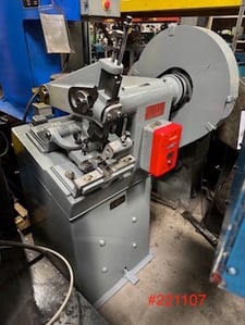 Sleeper & Hartley No. 3-349 S & H, looper, .135"-.250" cap., 3/4" to 2" OD, 1 HP, 1957