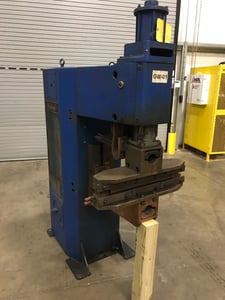 100 KVA Federal #PA-1-18, projection welder w/crosswire tooling, 20" throat, 2.25" arm
