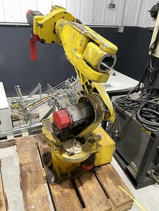 Fanuc, ArcMate 100i, 6-Axis robot parts arm with RJ3 controller, s/n F44896, #104779