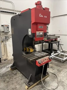 33 Ton, Amada #SPH-30C, universal fabricator, 3.94" stroke, 20.1" throat, 1995, S42877