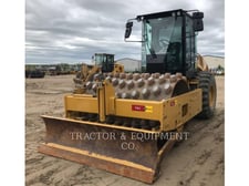 Caterpillar CP56B, Asphalt Paver, 4755 hours, S/N: LHC00582, 2015
