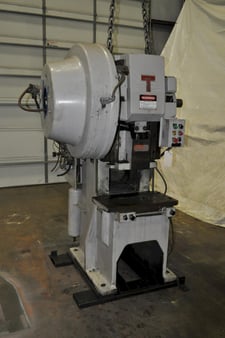 35 Ton, V &O #35ST, 2" stroke, 12" Shut Height, 3" ram adjustment, 75-225 SPM, 29" x16"bed, air clutch & brake