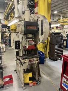 22 Ton, Niagara #A-22, OBI flywheel press, 2.5" stroke, 8.5" Shut Height, 100-200 SPM,S44825
