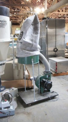 Central Machinery #97869, 19.5" diameter x 30" L top & 19.5" diameter x 30.24" L bottom bags, 4.24" intake