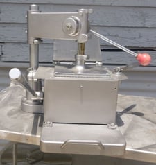 Yih Feng #B21, manual capsule filling mac, (2) 7.5" x 7.5" loading plates w/200 holes, 40000-48000 capsules/8