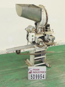 Resina #F14, automatic, fitment applicator rated from 120-300 containers per minute