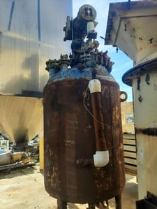 600 gallon Pfaudler, Glass-Lined Reactor, 100 psi/FV @ 650 F internal, 100 psi @ 350 F jacket, 5 HP, 220/440