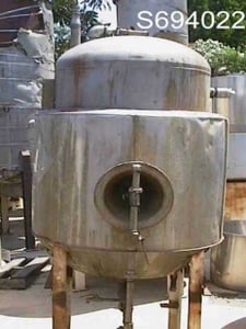 150 gallon Tank, Stainless Steel, 30" diameter x 4' H, 3" center bottom outlet, 2" in/out, 150 psi @ 300°F
