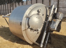 1000 gallon Stainless Steel Jacketed & Agitated Tank, 6' diameter x 4' 3" straight side, 3" diameter