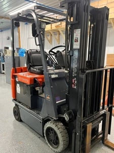 Toyota #7FBCU18, electric forklift truck, 10.95' fork height, brand new battery & charger, 2005