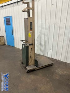 Beech #PS-3080B, hydrualic stacker, 1000 lb., 18" load center, 30" x 32" platform area