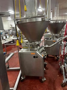 Vemag #Robot-500, Continuous Vacuum Filler, 2800 kg/hour filling capacity, 5-30000 g portion weight, 2014