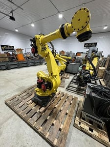 Fanuc, R-2000iB/210F, 6-Axis robot with R-30iB controls, 210 Kg, 2655mm reach, 2013, #105141