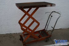 Scissor lift table