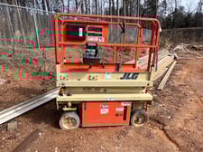 JLG Scissor Man Lift