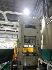 800 Ton, Minster #90-800, knuckle joint press, 7" stroke, 31.62" Shut Height,.5"adj., 60 SPM, 52" x47"bed