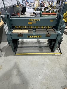 16 gauge x 4' Wysong #1652, mechanical shear, rear operated manual back gauge, front supports, 1970, #105164