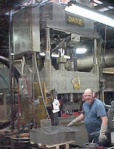 150 Ton, Dake #27-677, 4-post, 0" stroke, 40" daylight, 61" btwn posts, 62" x43" platen, nice, 1978