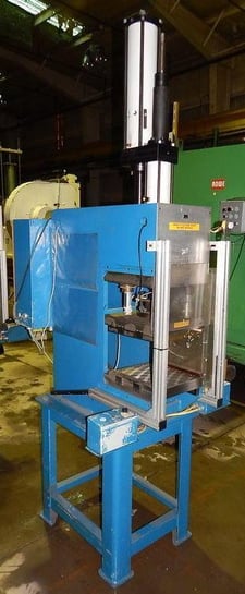 8 Ton, Farger & Joosten, multipower air/oil press, 7.9 stroke, 13" DL, 14" x 14" x 2" bed, 40" passline