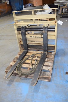 Skytrack, reach forklift shifting fork positioner attachment, 6000 lb. capacity, 3650 psi, 40" fork length