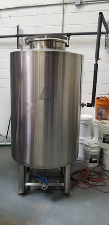 150 gallon Brewing hot liquor tank, 1.5" tri-clamp base port w/butterfly valve, lid with 2" & 1.5" tri-clamp