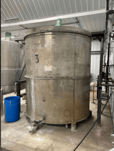 3000 gallon Stainless Steel Mixing Tank w/Agitator, 90" diameter x 98" straight side, 2" inch diameter bottom
