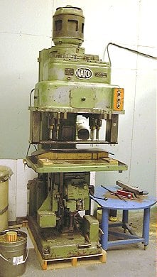 24 Spindle Natco #H6, Drilling Machine, 3/4" uppers, welded frame, hydraulic upfeed table, tooling