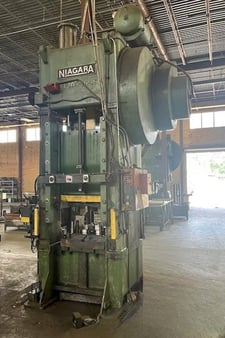 200 Ton, Niagara #SC1-200-30-36, 10" stroke, 26" Shut Height, 30" RL x 36" FB bed,air clutch & brake, 1966