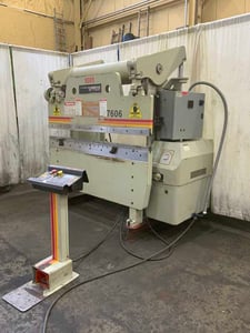 60 Ton, Accurpress #7608, hydraulic press brake, 8' overall, 78" between housing, 8" stroke, 10" throat, 10 HP