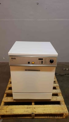 Miele #G7883, Steam Sterilizer, 25" L x 24" width x 33" H, 6 kW, 30 Amps, 208 V, 2008