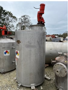 600 gallon 304 Stainless Steel tank, dished top, flat bottom