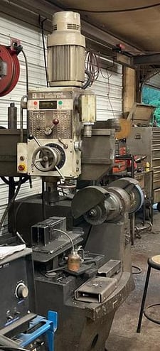 2.5'-10" Southbend #6F-SO-800, radial drill, 9.5" spindle stroke, 27-7/16" open height, 40-1750 RPM, power