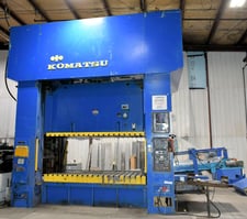 550 Ton, Komatsu #E2F-500, straight side double crank, 11.8" stroke, 33" Shut Height, 9.84" adj., 118.11"