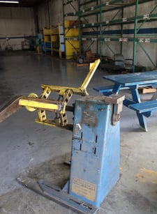 1600 lb. CWP, non-motorized uncoiler, 18" mandrel width, 48" outside dimensions, 11.5"-17.5" ID