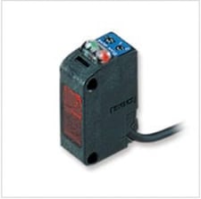 Keyence PZ2-42P Built-In Amplifier Photoelectric Sensor, Square Reflective, PNP