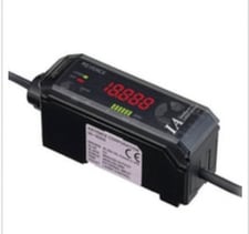 Keyence IL-1000 CMOS Multi-Function Analog Laser Sensor, Amplifier, DIN-Rail