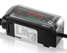 Keyence IL-1050 CMOS Analog Laser Sensor, Amplifier Unit, DIN-Rail Mount Type