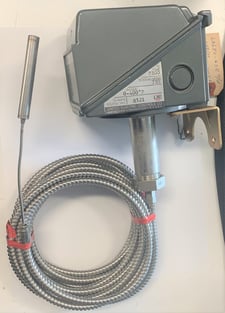 UE United Electric 8521 F300-7BS Temperature Switch, 0-400 deg F, NEMA 4X