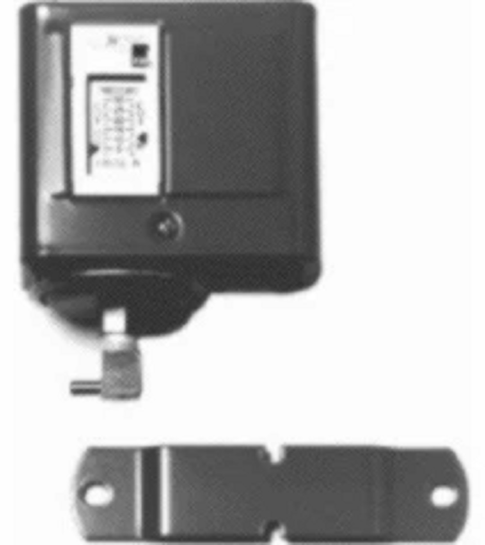Johnson Controls P67CA-1 DPST Low Pressure Control (32 deg F to 140 deg F)