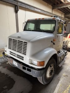 International Roll Off Truck, 2000