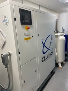 85 cfm, 100 psi, Quincy #SPR22, rotary screw air compressor, 25 HP, oil injected, 676 hours, 2017