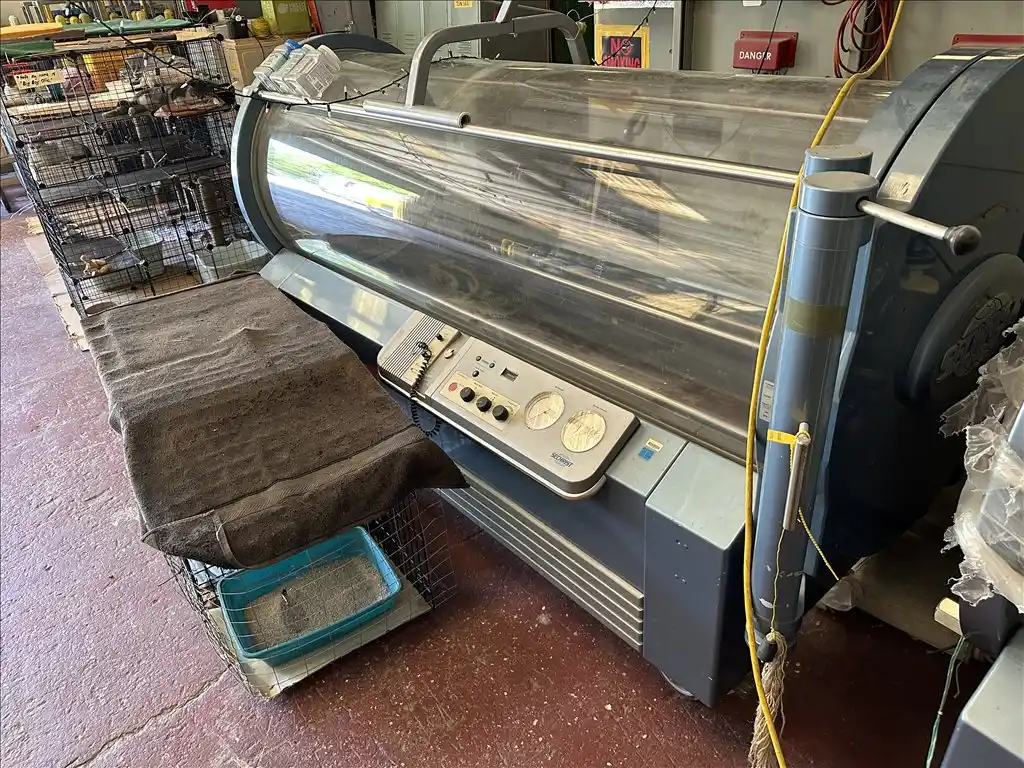 Medical Mono-Place chamber, Sechrist Industries, 32" medical chamber, 32" dia acrylic chamber, 9' long
