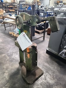 5 Ton, Greenerd #3-1/2, ratchet style arbor press, 9 -1/2" throat, 55:1 leverage, 10-3/8" table diameter